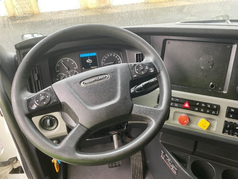 Sleeper Tractor-Heavy Duty Tractors-Freightliner-2021-T12664ST-Charlotte-NC-492,978\n\t\tmiles-$ 66,000 - Image 11