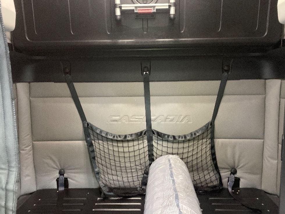 Sleeper Tractor-Heavy Duty Tractors-Freightliner-2021-T12664ST-Charlotte-NC-492,978\n\t\tmiles-$ 66,000 - Image 15