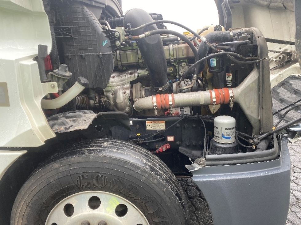 Sleeper Tractor-Heavy Duty Tractors-Freightliner-2021-T12664ST-Charlotte-NC-492,978\n\t\tmiles-$ 66,000 - Image 19