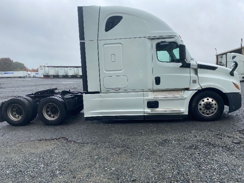 Sleeper Tractor-Heavy Duty Tractors-Freightliner-2021-T12664ST-Charlotte-NC-492,978\n\t\tmiles-$ 66,000 - Image 3