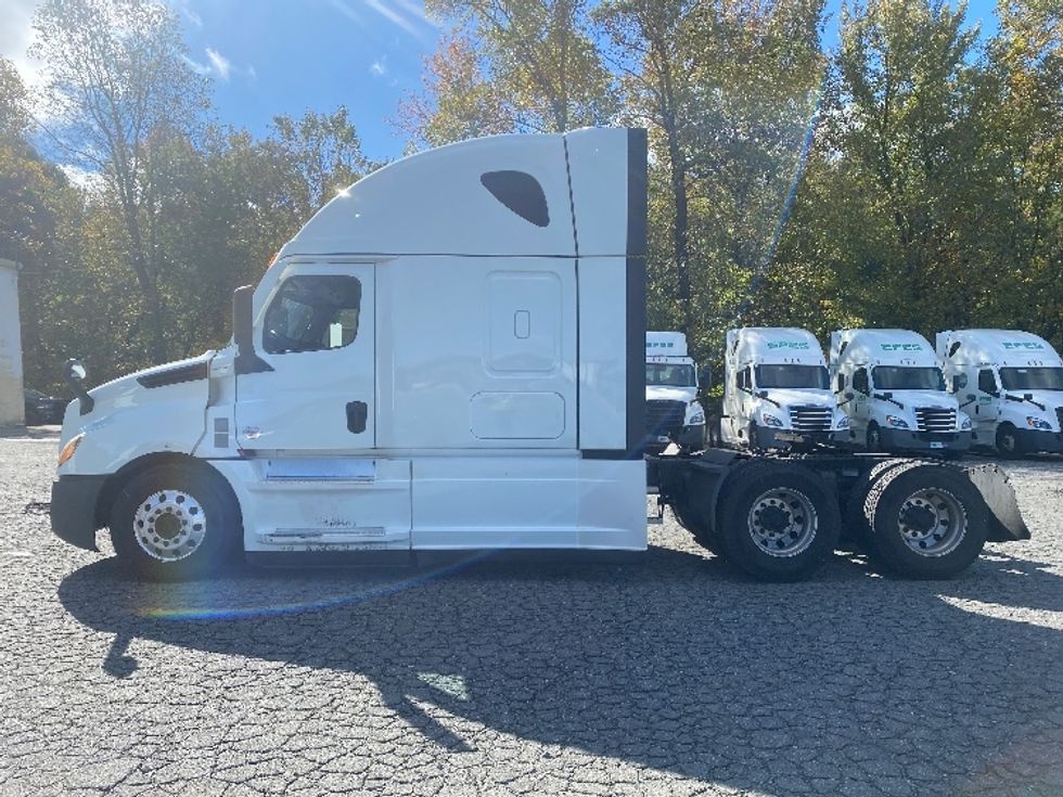 Sleeper Tractor-Heavy Duty Tractors-Freightliner-2021-T12664ST-Charlotte-NC-492,978\n\t\tmiles-$ 66,000 - Image 4