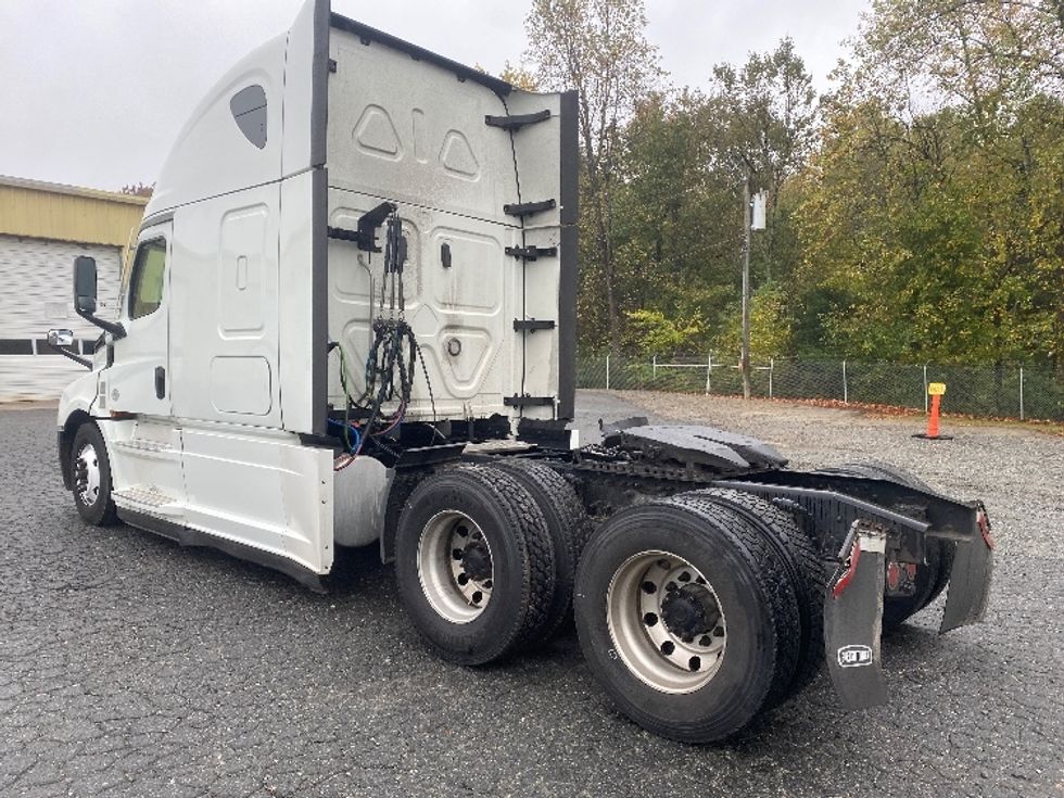 Sleeper Tractor-Heavy Duty Tractors-Freightliner-2021-T12664ST-Charlotte-NC-492,978\n\t\tmiles-$ 66,000 - Image 5