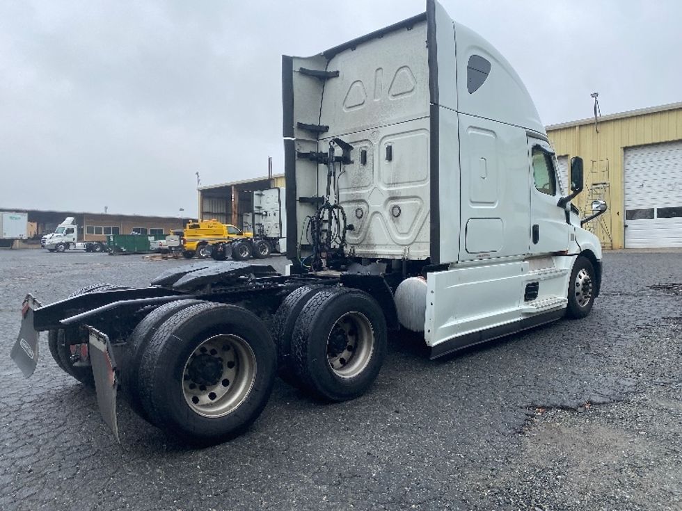 Sleeper Tractor-Heavy Duty Tractors-Freightliner-2021-T12664ST-Charlotte-NC-492,978\n\t\tmiles-$ 66,000 - Image 7