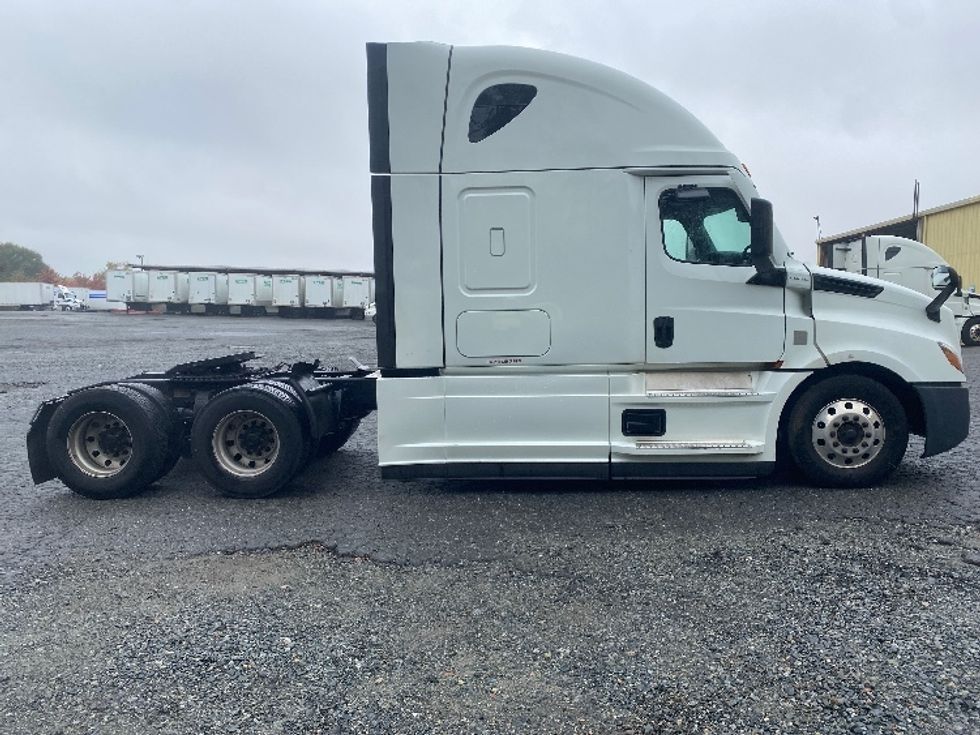 Sleeper Tractor-Heavy Duty Tractors-Freightliner-2021-T12664ST-Charlotte-NC-492,978\n\t\tmiles-$ 66,000 - Image 8