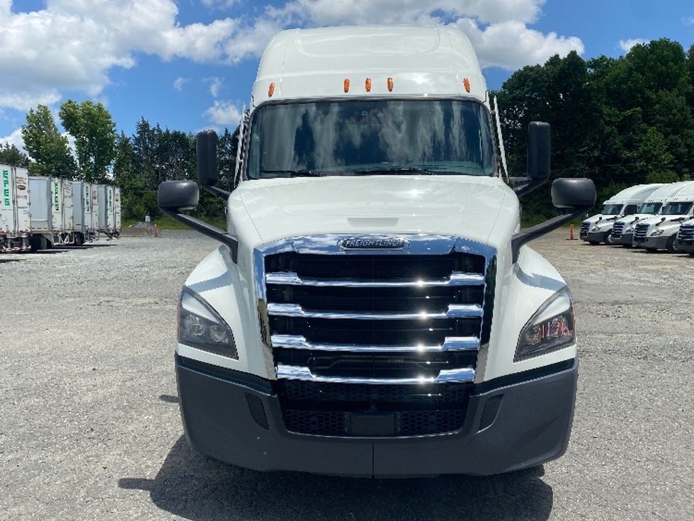 Sleeper Tractor-Heavy Duty Tractors-Freightliner-2021-T12664ST-Charlotte-NC-500,212\n\t\tmiles-$ 67,250 - Image 2