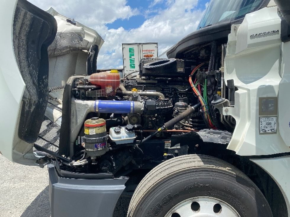 Sleeper Tractor-Heavy Duty Tractors-Freightliner-2021-T12664ST-Charlotte-NC-500,212\n\t\tmiles-$ 67,250 - Image 21