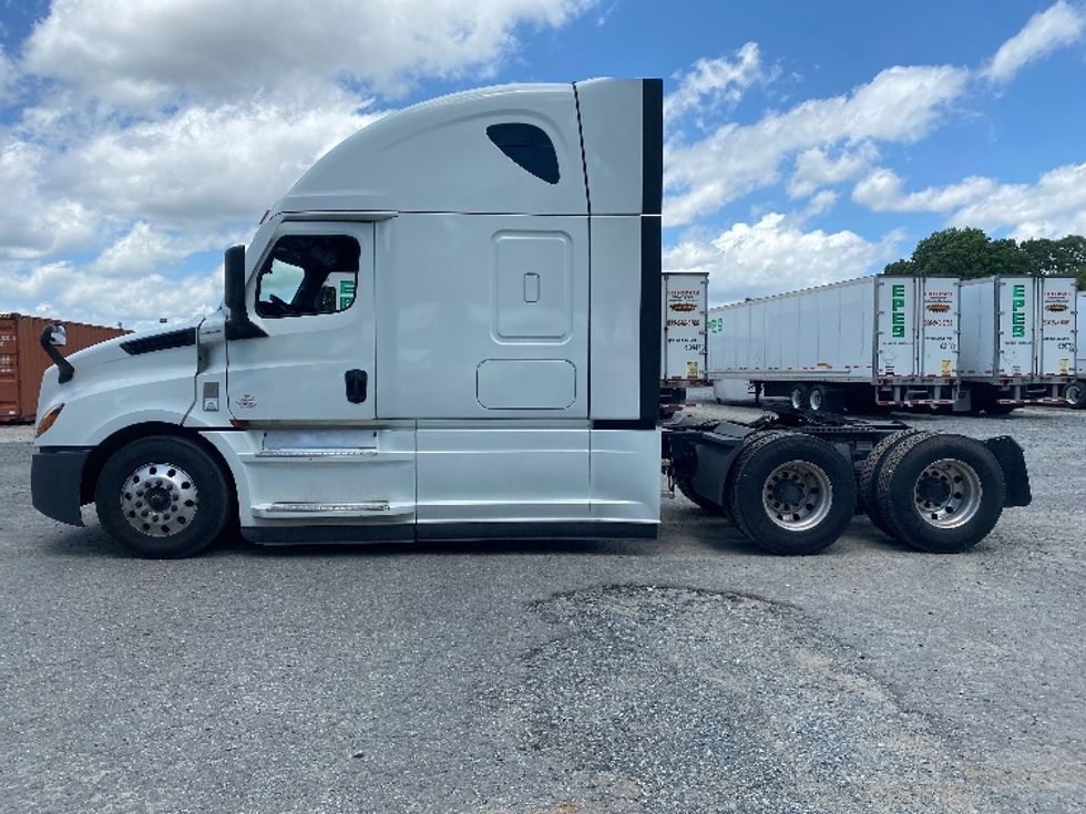 Sleeper Tractor-Heavy Duty Tractors-Freightliner-2021-T12664ST-Charlotte-NC-500,212\n\t\tmiles-$ 67,250 - Image 4