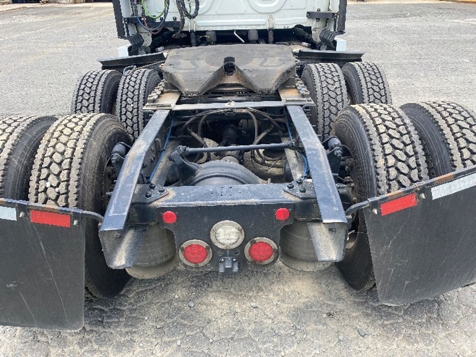 Sleeper Tractor-Heavy Duty Tractors-Freightliner-2021-T12664ST-Charlotte-NC-500,212\n\t\tmiles-$ 67,250 - Image 6