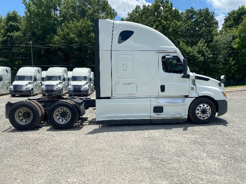 Sleeper Tractor-Heavy Duty Tractors-Freightliner-2021-T12664ST-Charlotte-NC-500,212\n\t\tmiles-$ 67,250 - Image 8