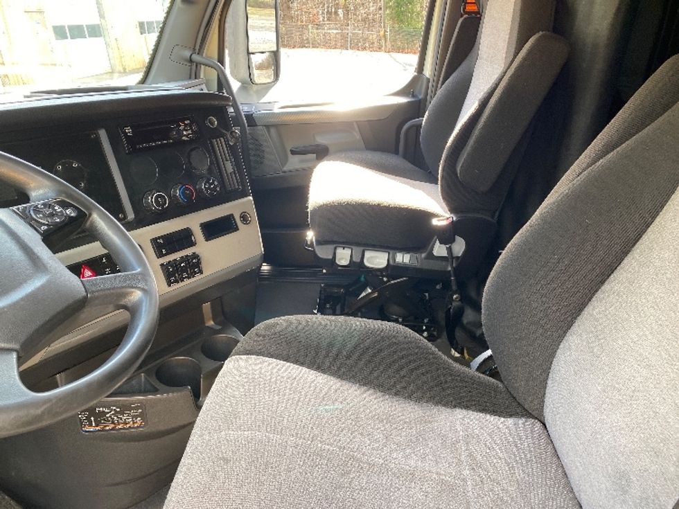 Sleeper Tractor-Heavy Duty Tractors-Freightliner-2021-T12664ST-Charlotte-NC-500,749\n\t\tmiles-$ 62,500 - Image 10