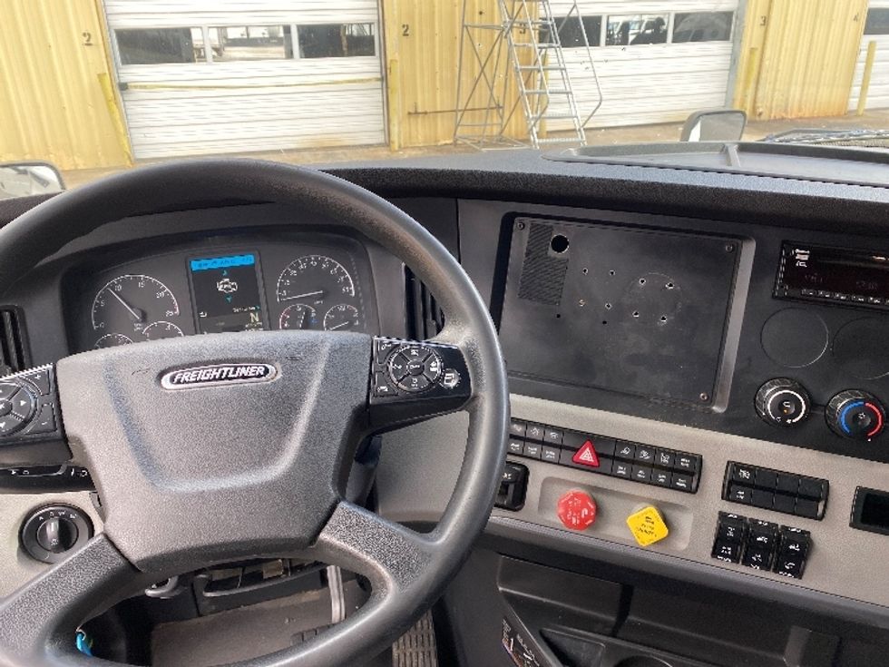Sleeper Tractor-Heavy Duty Tractors-Freightliner-2021-T12664ST-Charlotte-NC-500,749\n\t\tmiles-$ 62,500 - Image 11
