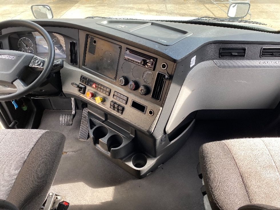 Sleeper Tractor-Heavy Duty Tractors-Freightliner-2021-T12664ST-Charlotte-NC-500,749\n\t\tmiles-$ 62,500 - Image 12