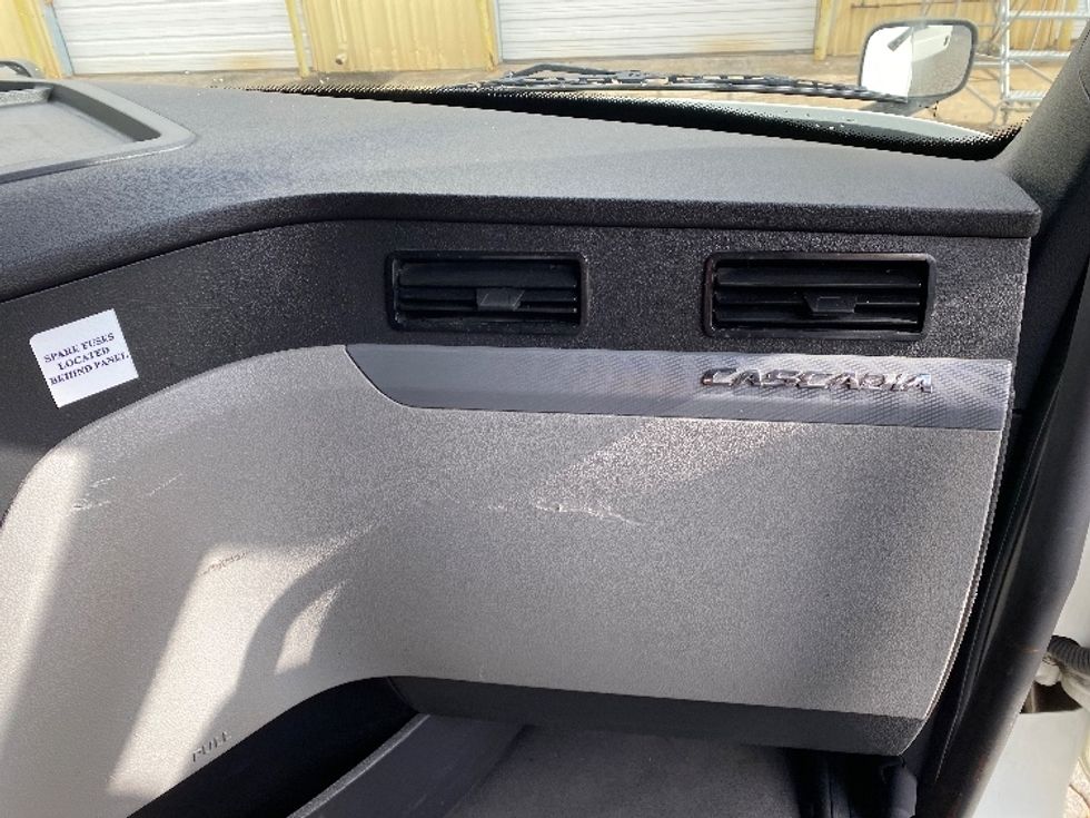 Sleeper Tractor-Heavy Duty Tractors-Freightliner-2021-T12664ST-Charlotte-NC-500,749\n\t\tmiles-$ 62,500 - Image 14