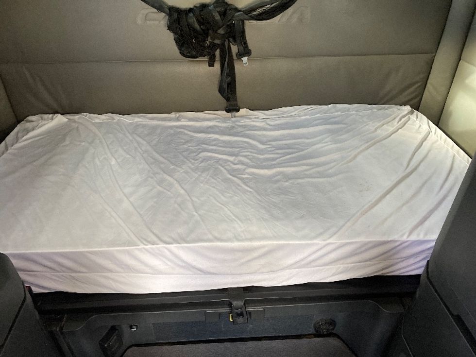 Sleeper Tractor-Heavy Duty Tractors-Freightliner-2021-T12664ST-Charlotte-NC-500,749\n\t\tmiles-$ 62,500 - Image 17