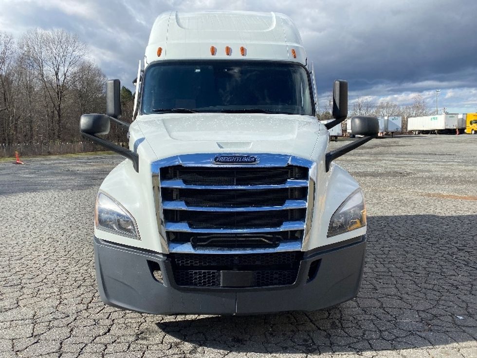 Sleeper Tractor-Heavy Duty Tractors-Freightliner-2021-T12664ST-Charlotte-NC-500,749\n\t\tmiles-$ 62,500 - Image 2