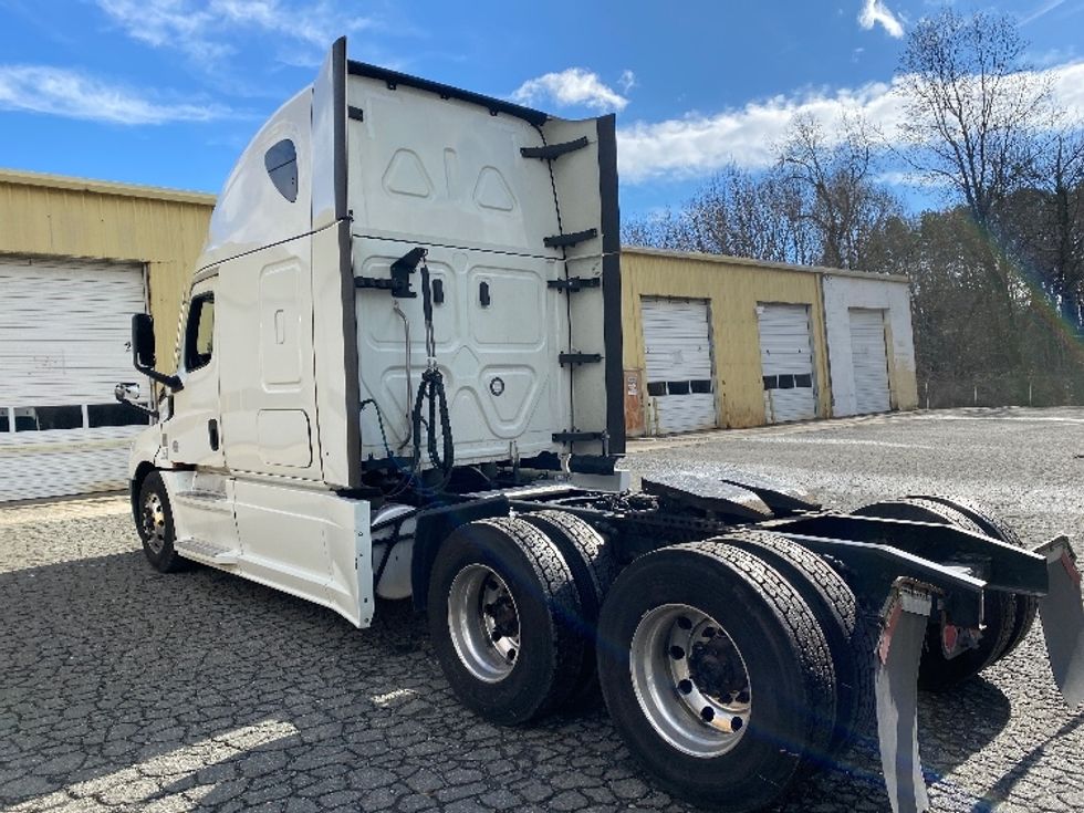 Sleeper Tractor-Heavy Duty Tractors-Freightliner-2021-T12664ST-Charlotte-NC-500,749\n\t\tmiles-$ 62,500 - Image 5
