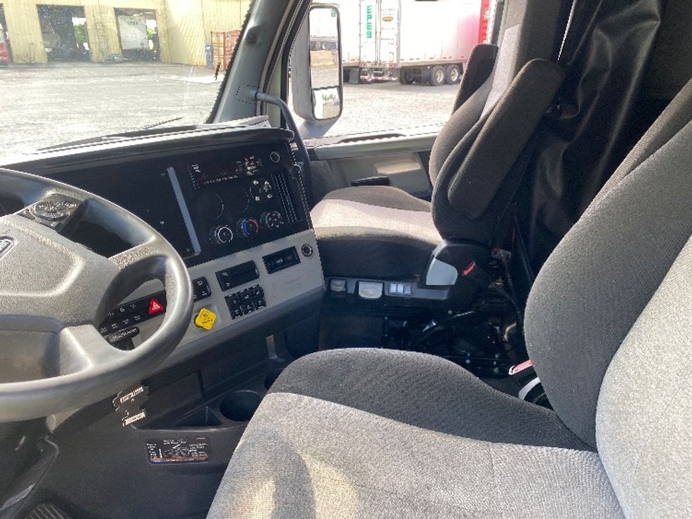 Sleeper Tractor-Heavy Duty Tractors-Freightliner-2021-T12664ST-Charlotte-NC-508,120\n\t\tmiles-$ 64,750 - Image 10