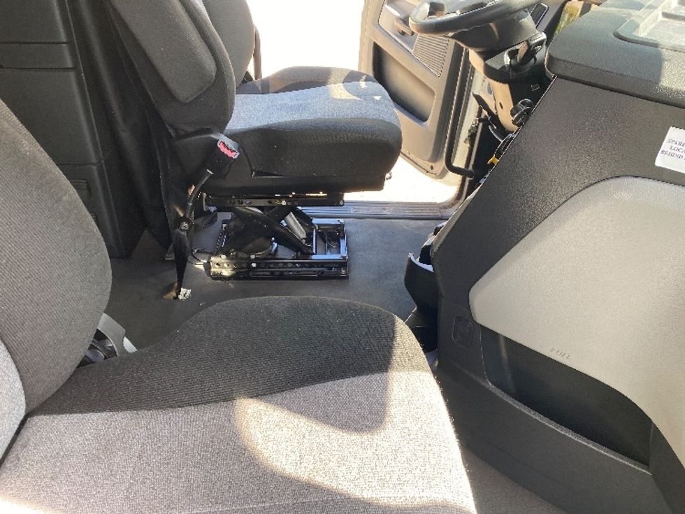 Sleeper Tractor-Heavy Duty Tractors-Freightliner-2021-T12664ST-Charlotte-NC-508,120\n\t\tmiles-$ 64,750 - Image 15