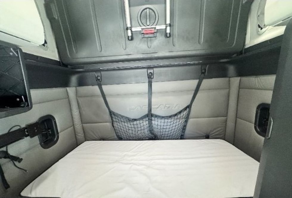 Sleeper Tractor-Heavy Duty Tractors-Freightliner-2021-T12664ST-Charlotte-NC-508,120\n\t\tmiles-$ 64,750 - Image 17