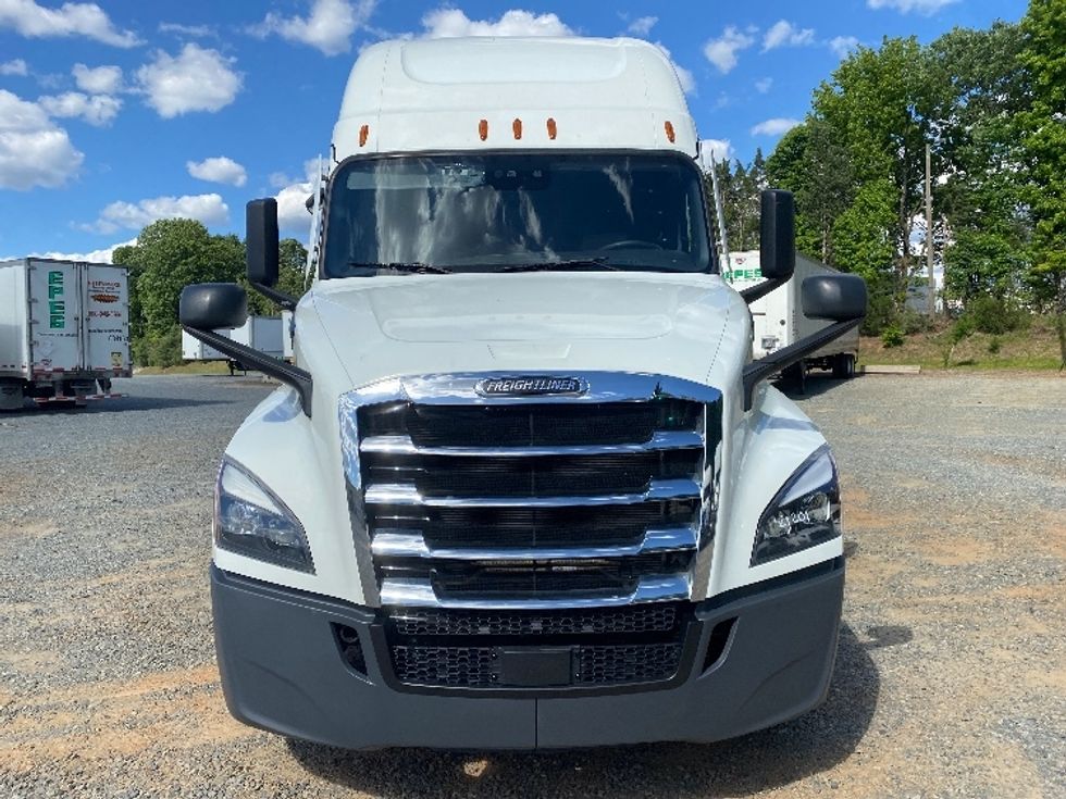 Sleeper Tractor-Heavy Duty Tractors-Freightliner-2021-T12664ST-Charlotte-NC-508,120\n\t\tmiles-$ 64,750 - Image 2