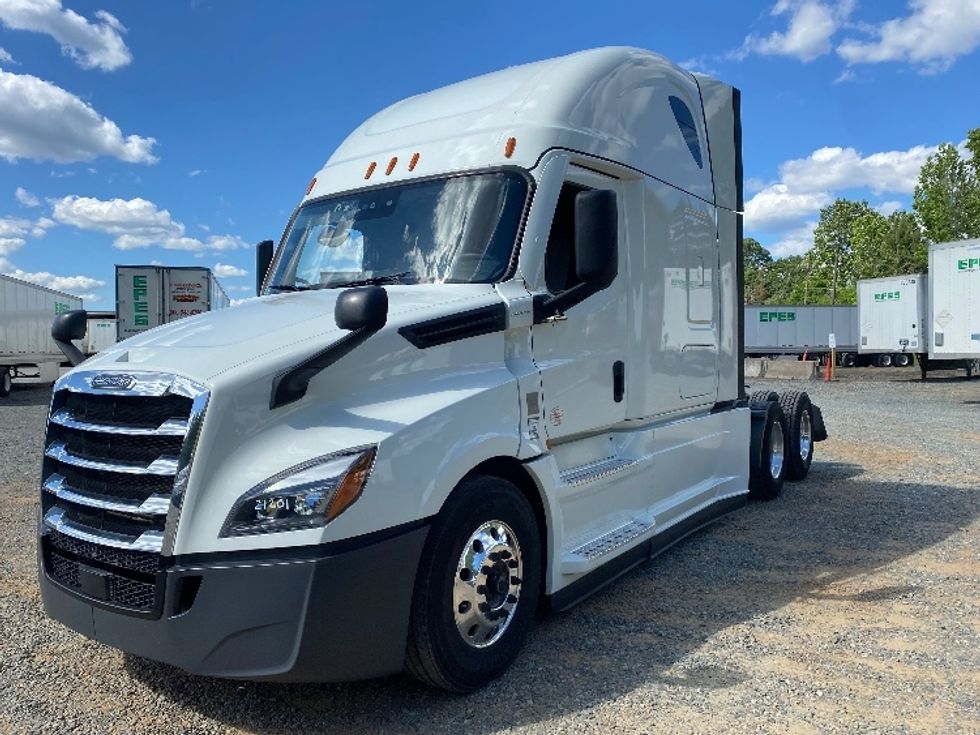 Sleeper Tractor-Heavy Duty Tractors-Freightliner-2021-T12664ST-Charlotte-NC-508,120\n\t\tmiles-$ 64,750 - Image 3