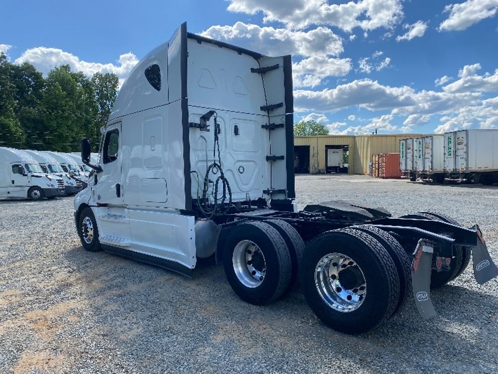 Sleeper Tractor-Heavy Duty Tractors-Freightliner-2021-T12664ST-Charlotte-NC-508,120\n\t\tmiles-$ 64,750 - Image 5