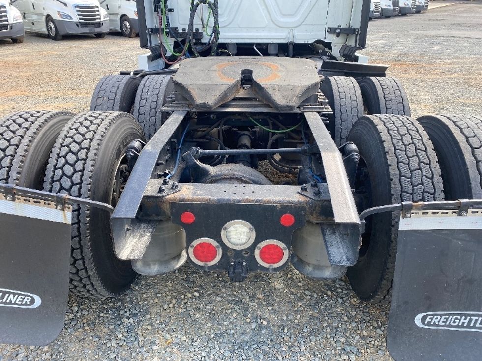 Sleeper Tractor-Heavy Duty Tractors-Freightliner-2021-T12664ST-Charlotte-NC-508,120\n\t\tmiles-$ 64,750 - Image 6