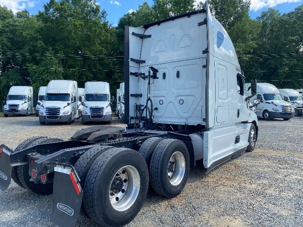 Sleeper Tractor-Heavy Duty Tractors-Freightliner-2021-T12664ST-Charlotte-NC-508,120\n\t\tmiles-$ 64,750 - Image 7
