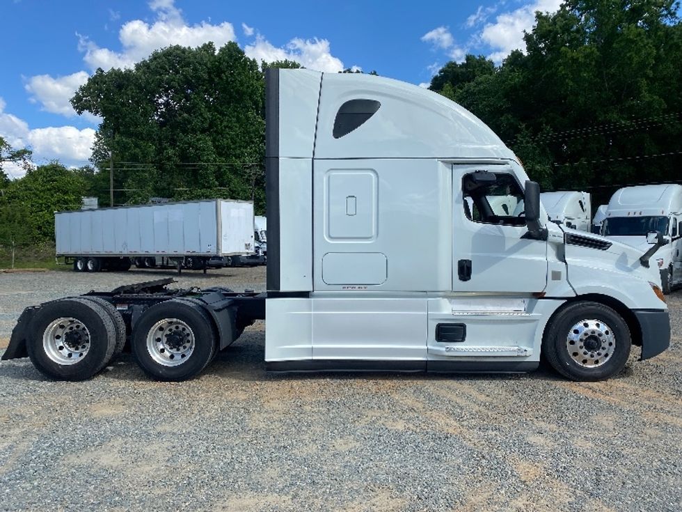 Sleeper Tractor-Heavy Duty Tractors-Freightliner-2021-T12664ST-Charlotte-NC-508,120\n\t\tmiles-$ 64,750 - Image 8