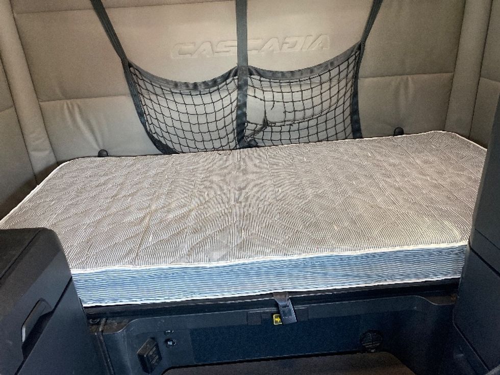 Sleeper Tractor-Heavy Duty Tractors-Freightliner-2021-T12664ST-Charlotte-NC-529,930\n\t\tmiles-$ 64,750 - Image 16