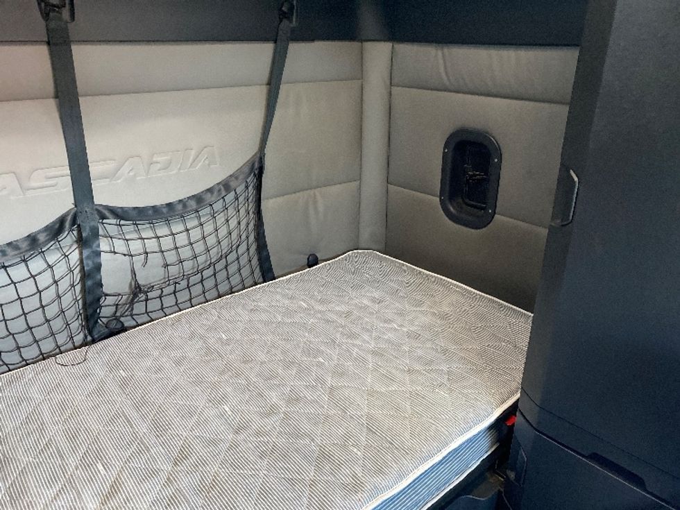 Sleeper Tractor-Heavy Duty Tractors-Freightliner-2021-T12664ST-Charlotte-NC-529,930\n\t\tmiles-$ 64,750 - Image 17