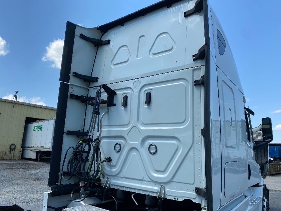 Sleeper Tractor-Heavy Duty Tractors-Freightliner-2021-T12664ST-Charlotte-NC-529,930\n\t\tmiles-$ 64,750 - Image 23