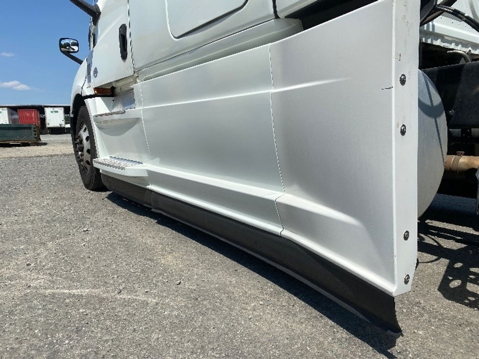 Sleeper Tractor-Heavy Duty Tractors-Freightliner-2021-T12664ST-Charlotte-NC-529,930\n\t\tmiles-$ 64,750 - Image 26