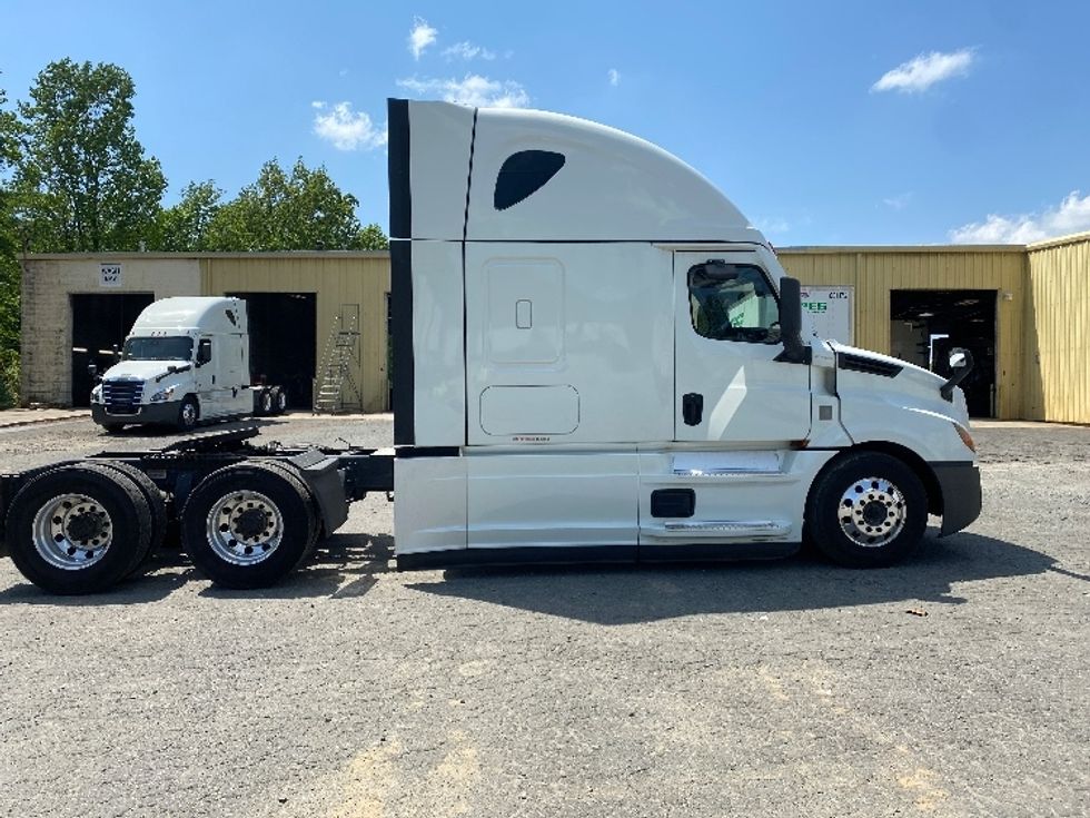 Sleeper Tractor-Heavy Duty Tractors-Freightliner-2021-T12664ST-Charlotte-NC-529,930\n\t\tmiles-$ 64,750 - Image 8