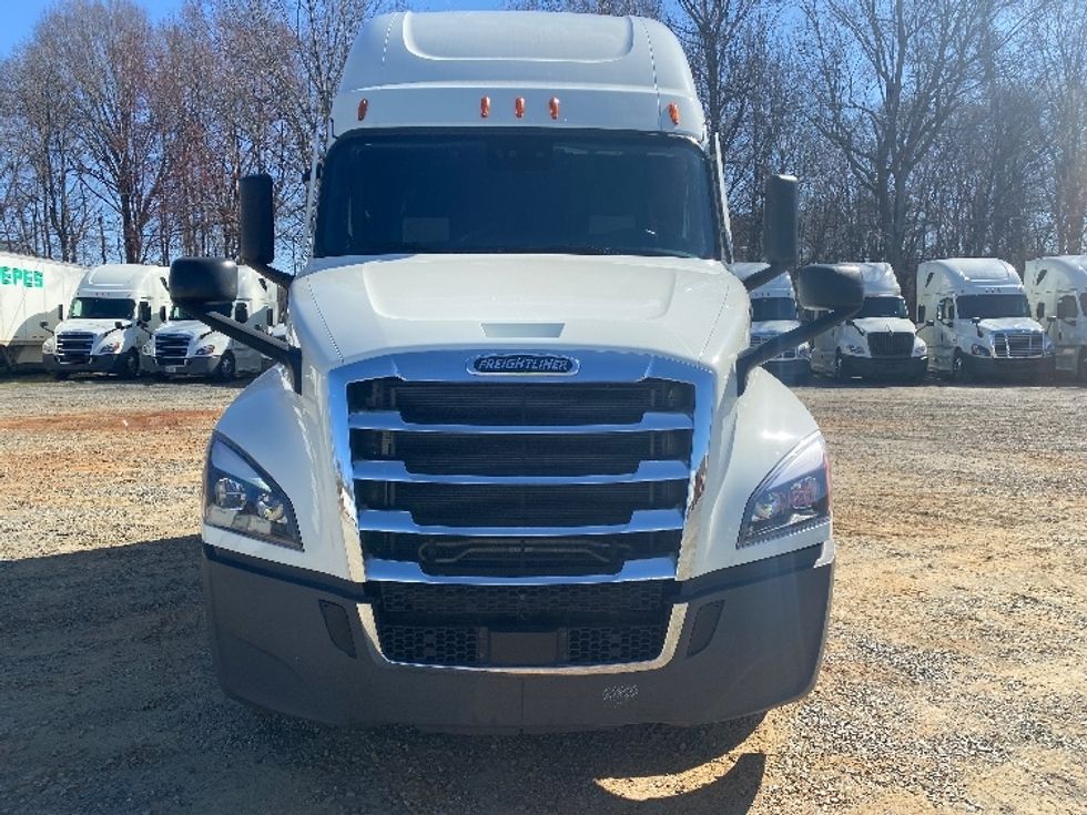 Sleeper Tractor-Heavy Duty Tractors-Freightliner-2021-T12664ST-Charlotte-NC-570,868\n\t\tmiles-$ 63,250 - Image 2