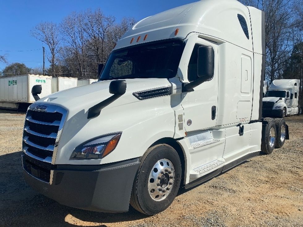 Sleeper Tractor-Heavy Duty Tractors-Freightliner-2021-T12664ST-Charlotte-NC-570,868\n\t\tmiles-$ 63,250 - Image 3