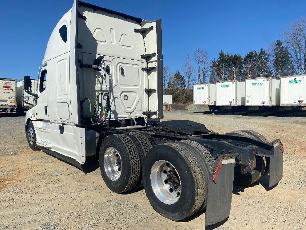 Sleeper Tractor-Heavy Duty Tractors-Freightliner-2021-T12664ST-Charlotte-NC-570,868\n\t\tmiles-$ 63,250 - Image 5