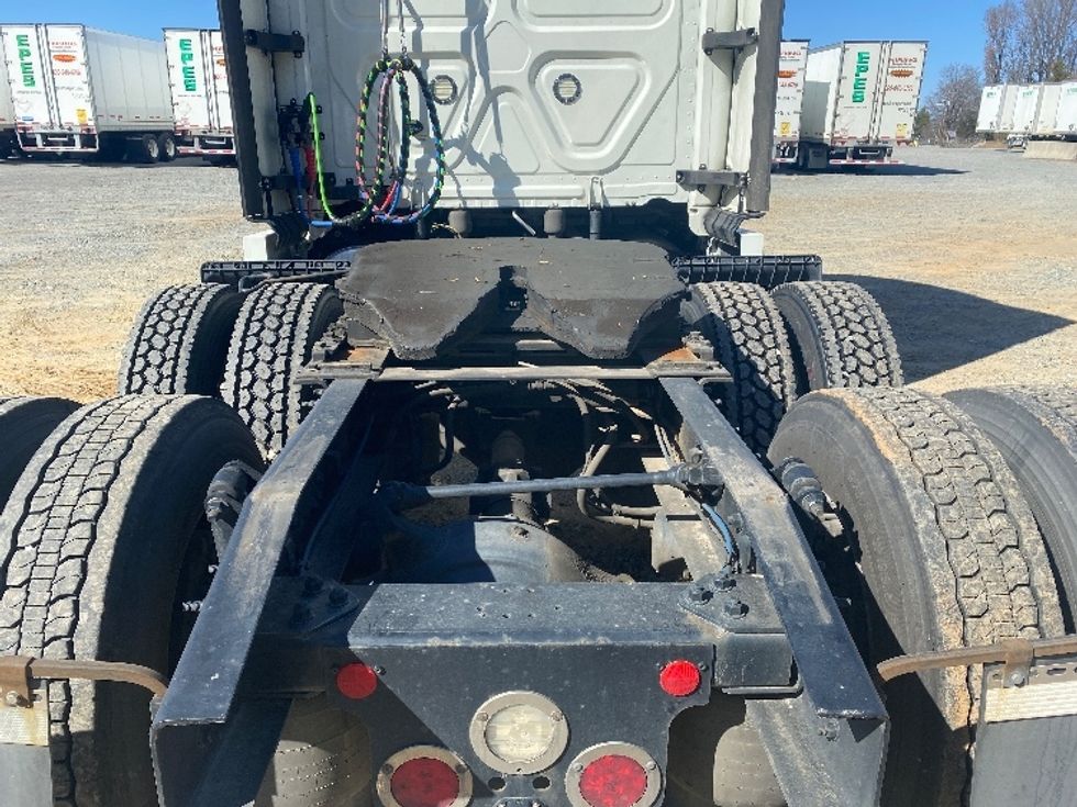 Sleeper Tractor-Heavy Duty Tractors-Freightliner-2021-T12664ST-Charlotte-NC-570,868\n\t\tmiles-$ 63,250 - Image 6