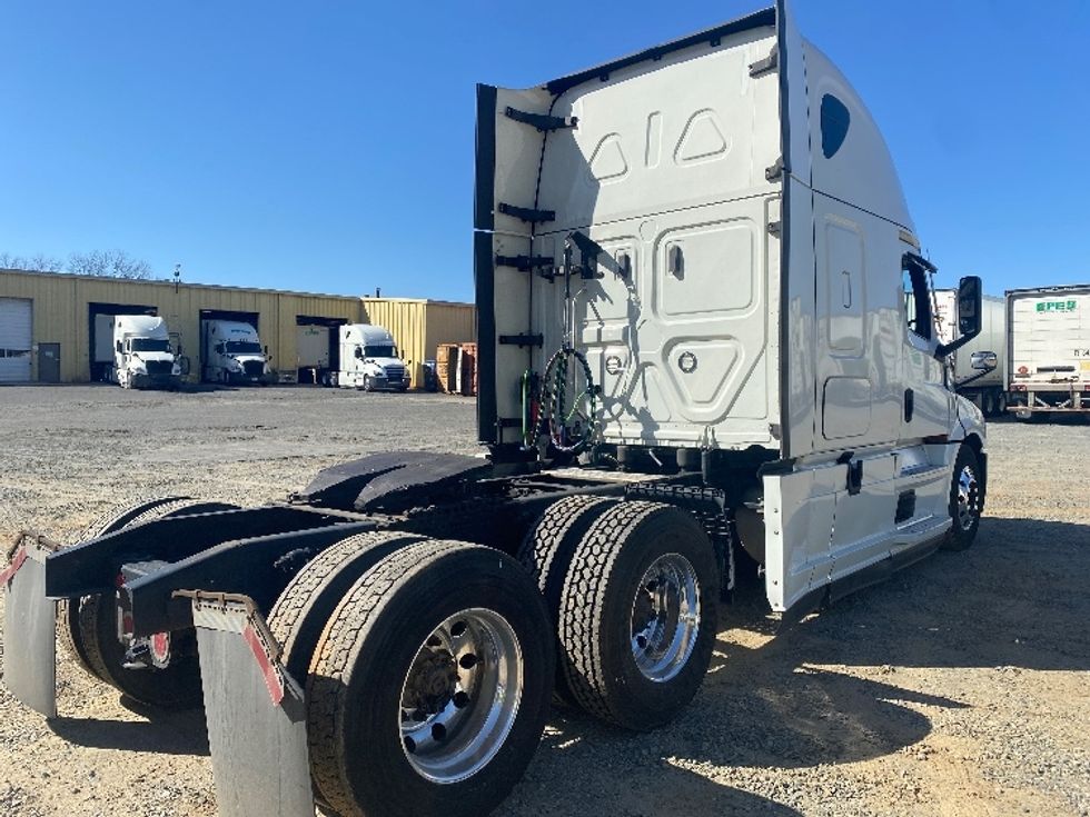 Sleeper Tractor-Heavy Duty Tractors-Freightliner-2021-T12664ST-Charlotte-NC-570,868\n\t\tmiles-$ 63,250 - Image 7