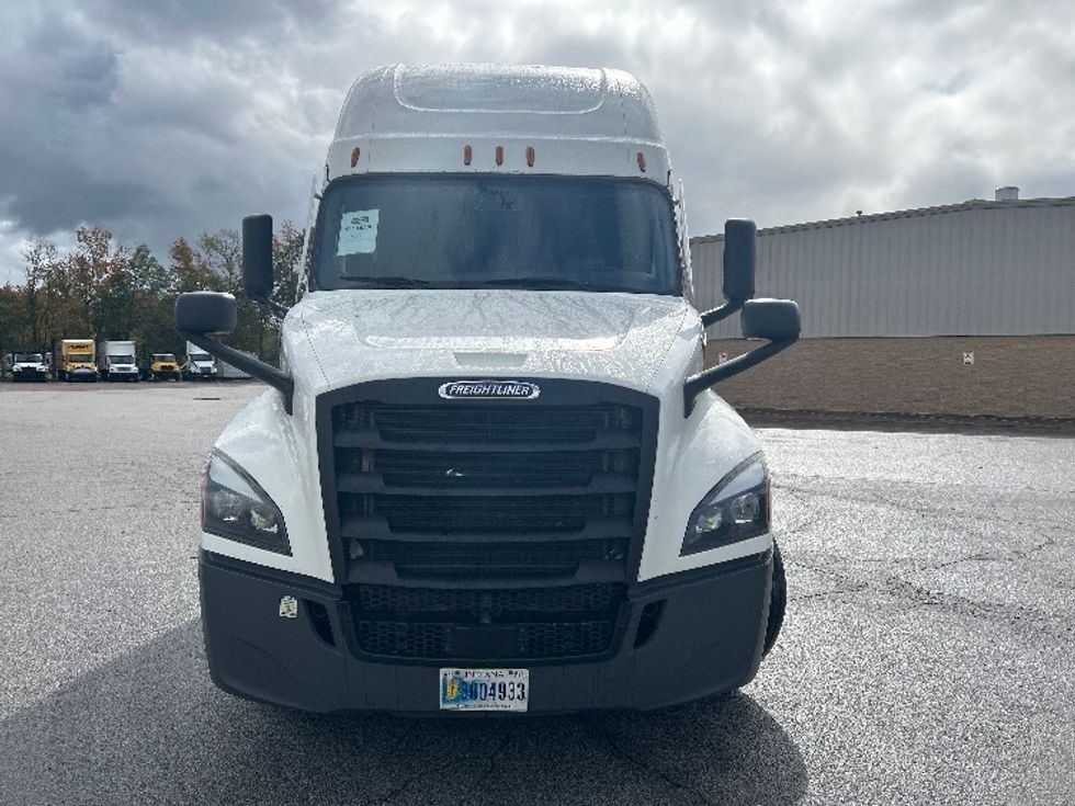 Sleeper Tractor-Heavy Duty Tractors-Freightliner-2021-T12664ST-Chattanooga-TN-514,000\n\t\tmiles-$ 61,000 - Image 2