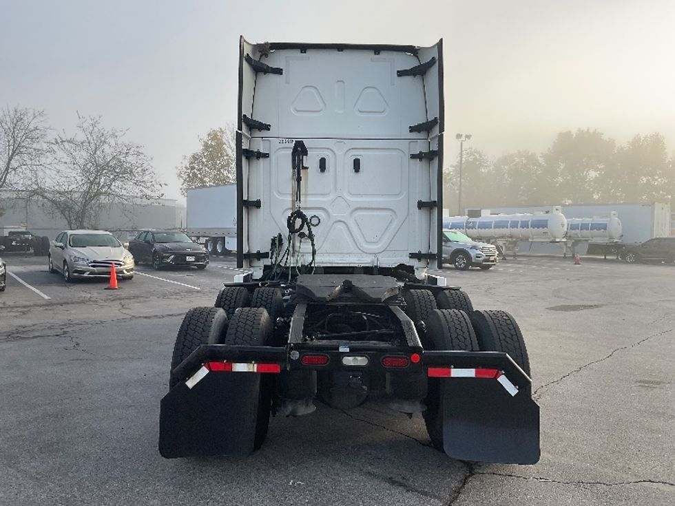 Sleeper Tractor-Heavy Duty Tractors-Freightliner-2021-T12664ST-Chattanooga-TN-514,000\n\t\tmiles-$ 61,000 - Image 6