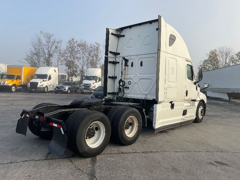 Sleeper Tractor-Heavy Duty Tractors-Freightliner-2021-T12664ST-Chattanooga-TN-514,000\n\t\tmiles-$ 61,000 - Image 7