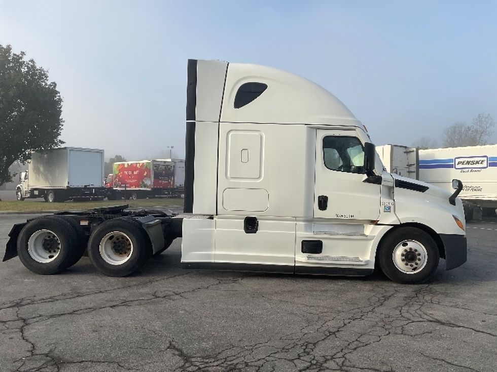 Sleeper Tractor-Heavy Duty Tractors-Freightliner-2021-T12664ST-Chattanooga-TN-514,000\n\t\tmiles-$ 61,000 - Image 8