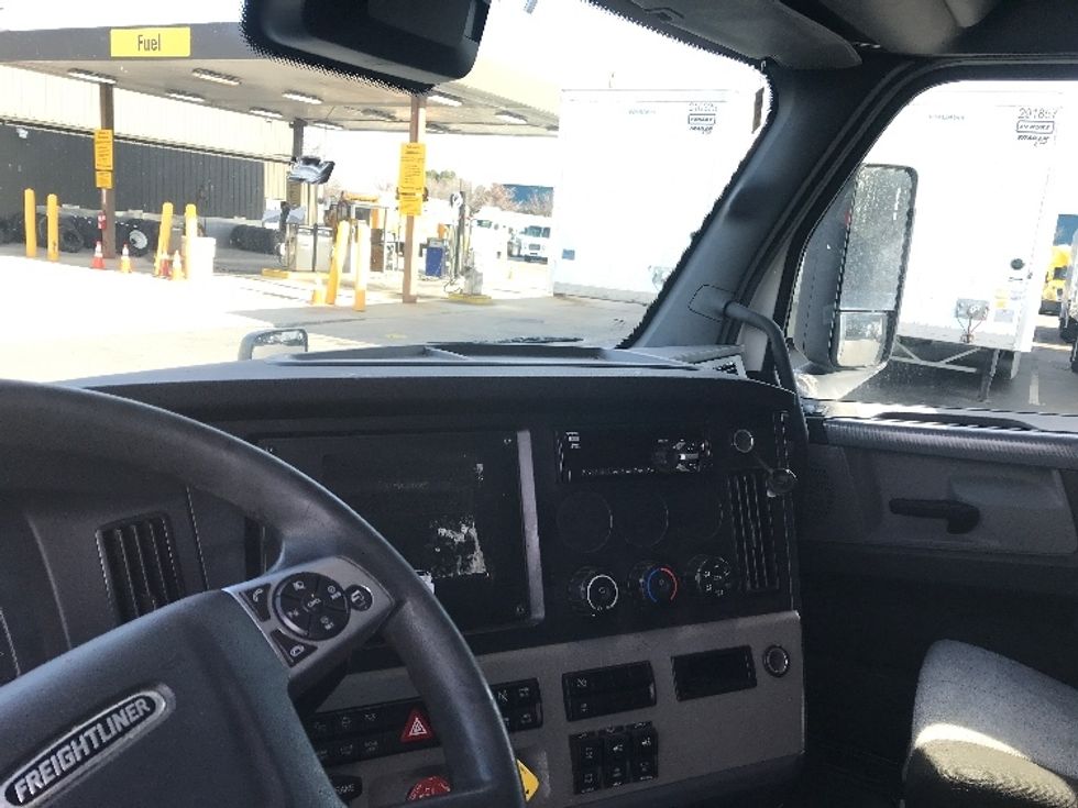 Sleeper Tractor-Heavy Duty Tractors-Freightliner-2021-T12664ST-Chesapeake-VA-640,617\n\t\tmiles-$ 51,750 - Image 11