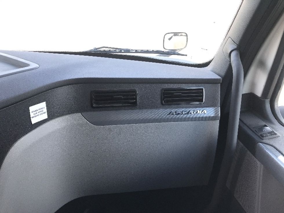 Sleeper Tractor-Heavy Duty Tractors-Freightliner-2021-T12664ST-Chesapeake-VA-640,617\n\t\tmiles-$ 51,750 - Image 14