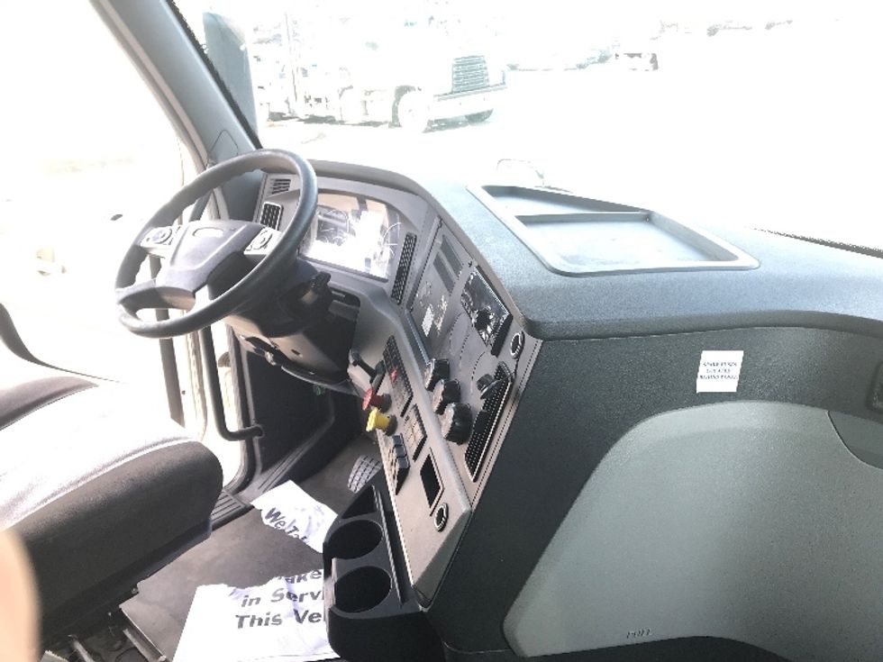 Sleeper Tractor-Heavy Duty Tractors-Freightliner-2021-T12664ST-Chesapeake-VA-640,617\n\t\tmiles-$ 51,750 - Image 15