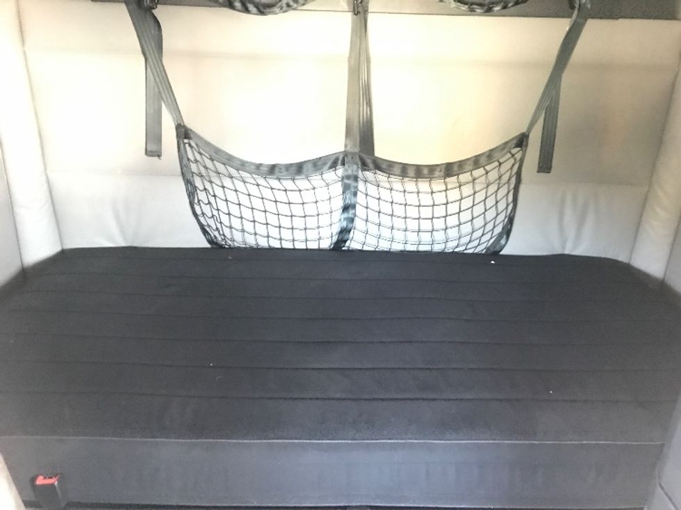 Sleeper Tractor-Heavy Duty Tractors-Freightliner-2021-T12664ST-Chesapeake-VA-640,617\n\t\tmiles-$ 51,750 - Image 16