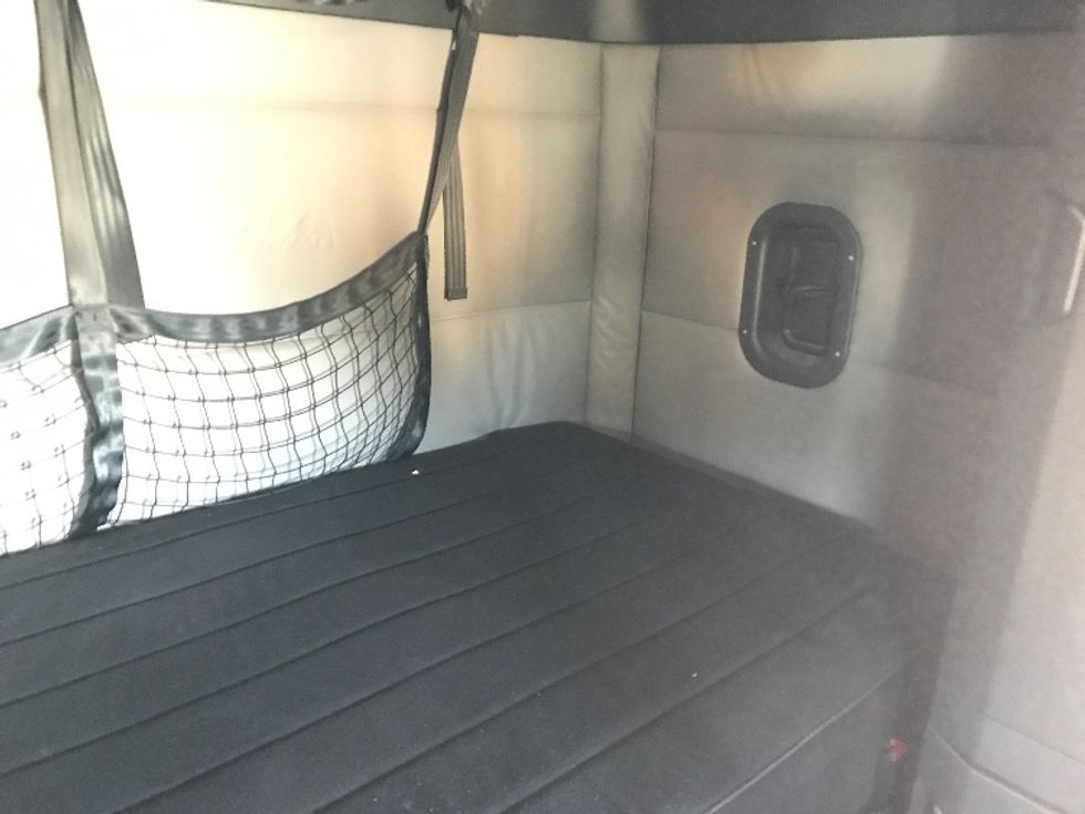 Sleeper Tractor-Heavy Duty Tractors-Freightliner-2021-T12664ST-Chesapeake-VA-640,617\n\t\tmiles-$ 51,750 - Image 17