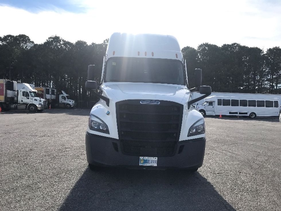 Sleeper Tractor-Heavy Duty Tractors-Freightliner-2021-T12664ST-Chesapeake-VA-640,617\n\t\tmiles-$ 51,750 - Image 2