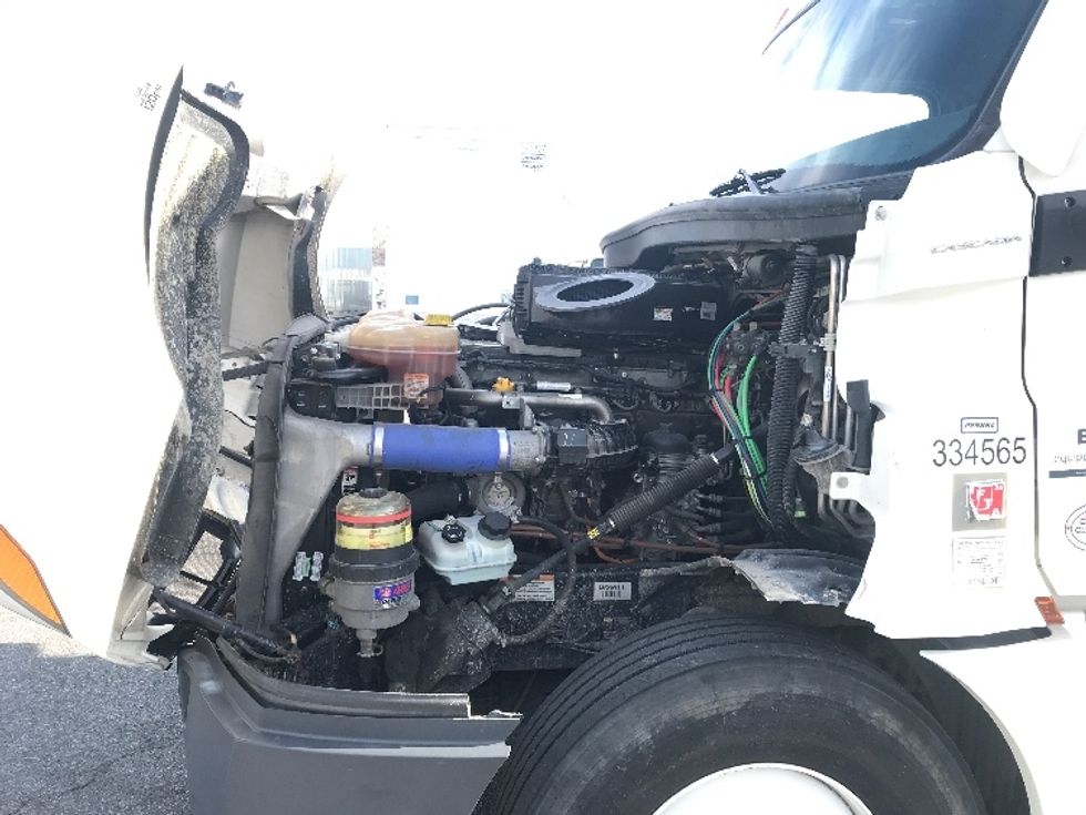 Sleeper Tractor-Heavy Duty Tractors-Freightliner-2021-T12664ST-Chesapeake-VA-640,617\n\t\tmiles-$ 51,750 - Image 21